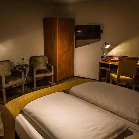 De Limbourg 3* סיטארד